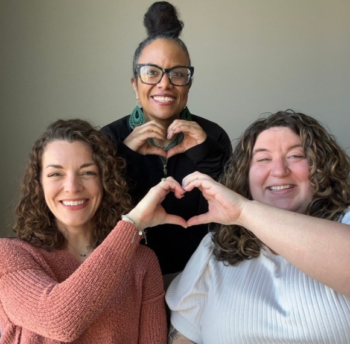 besties w hand hearts