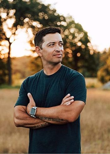 Bestselling Author Visits Clarksville to Support Military Families
